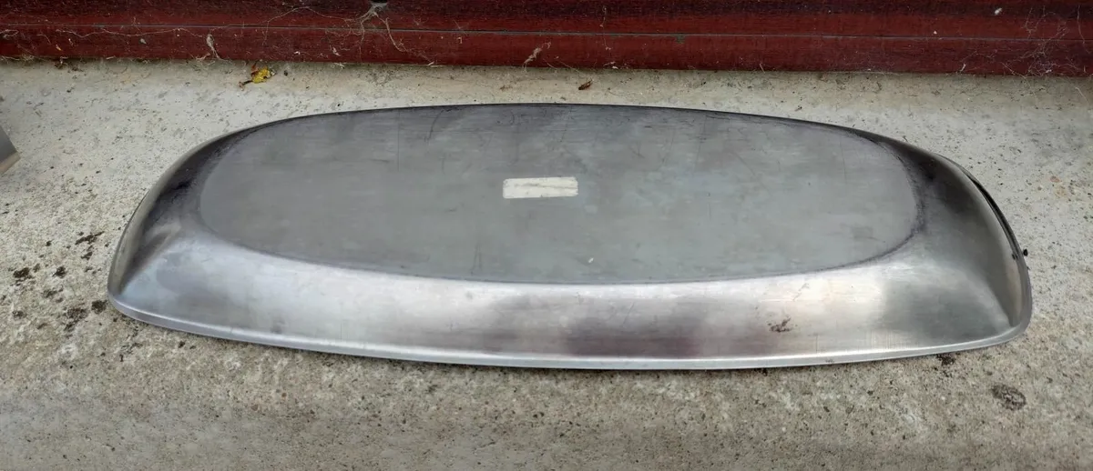 STAINLESS STEEL TRAY, SUGAR & MILK JUG. - Image 3