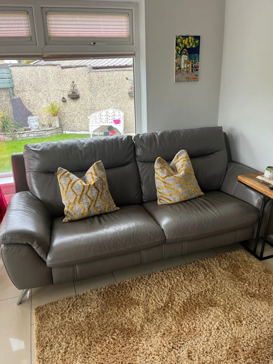 High quality  leather Sofa with Chome legs - Image 3