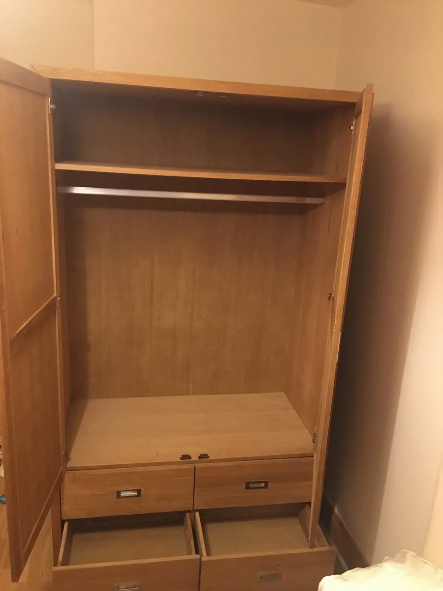 Caseys Wardrobe - Image 2