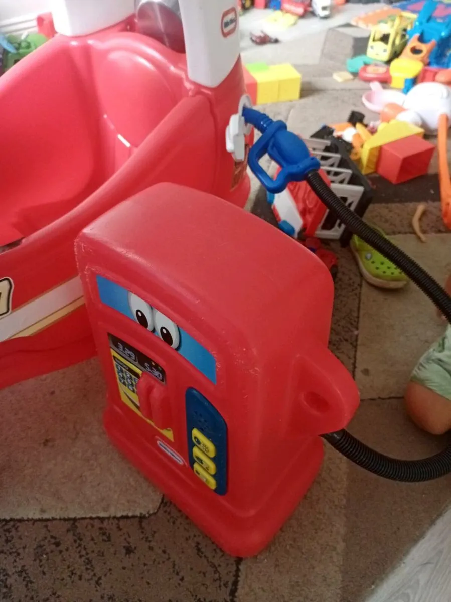 Little Tikes Cozy Coup Car with Peteol Tank - Image 2