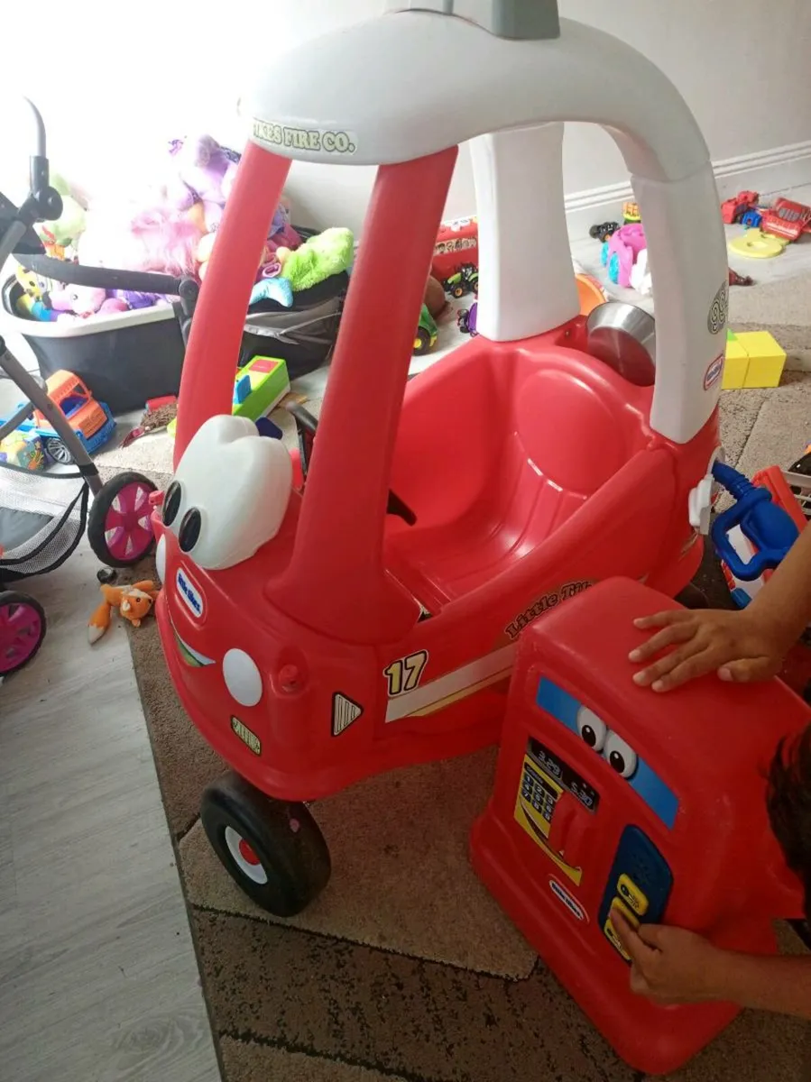 Little Tikes Cozy Coup Car with Peteol Tank - Image 3