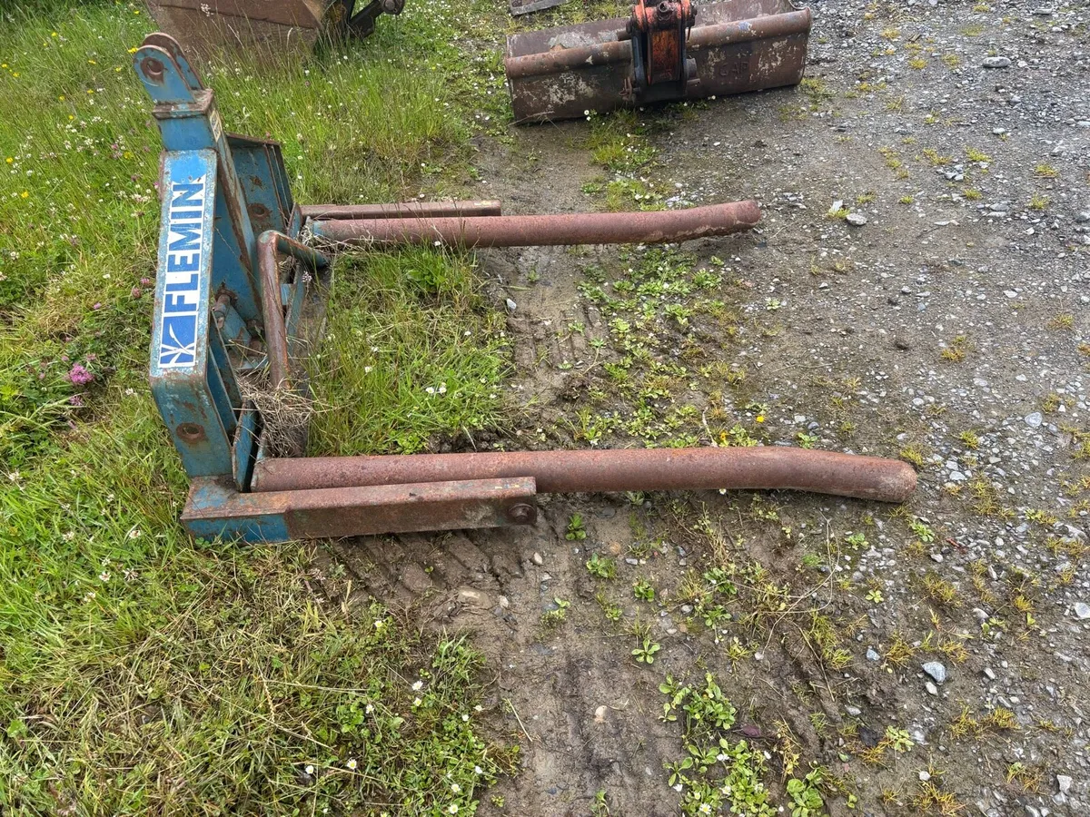 Bale lifter - Image 2