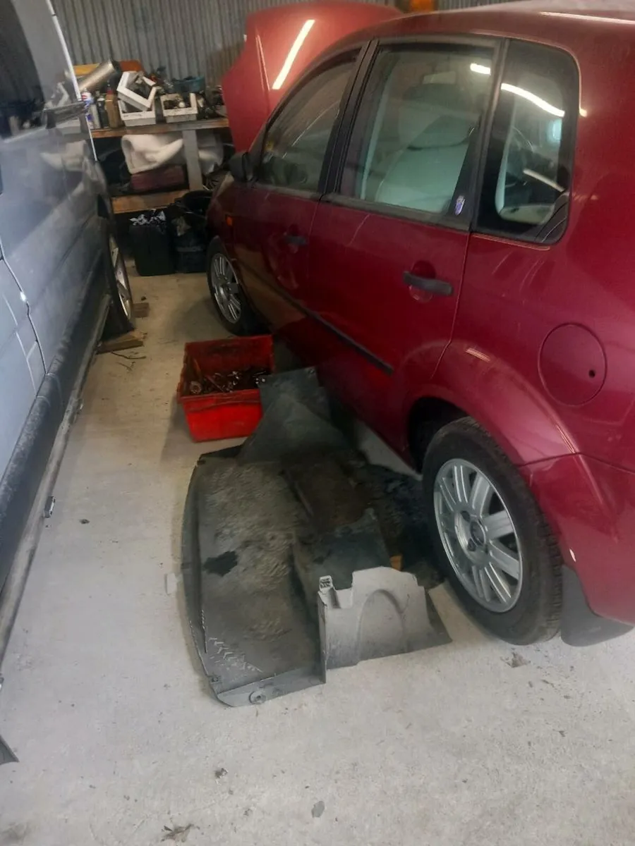 03 Ford Fiesta Ghia - Image 2