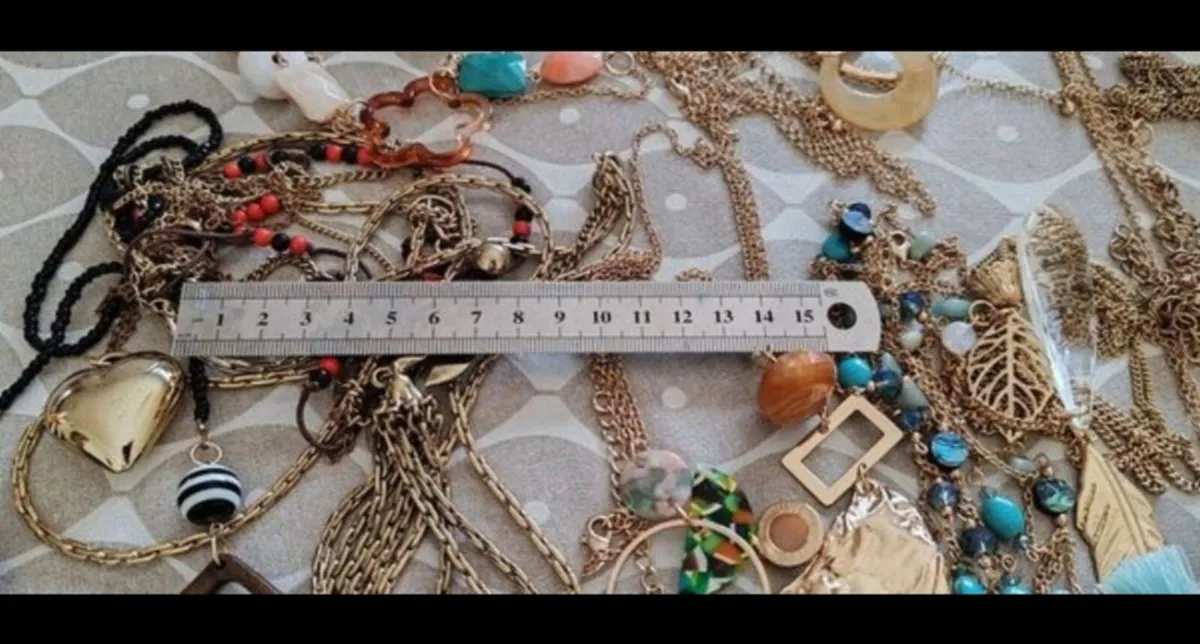 20 new assorted pendants and necklaces - Image 4