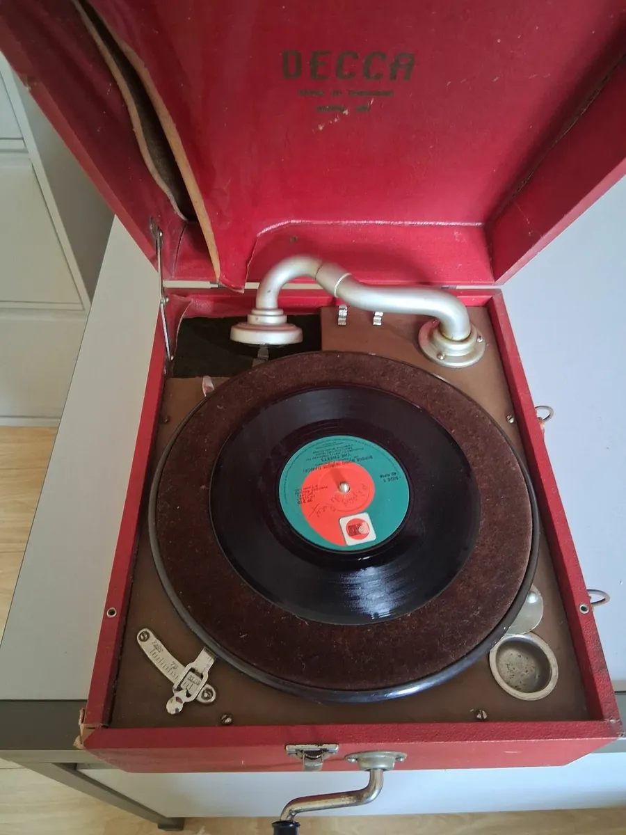 Vintage record player - Image 1