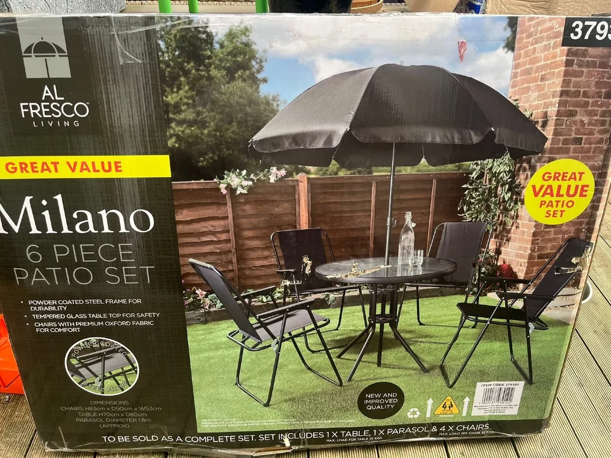 Garden table and chairs - Image 1