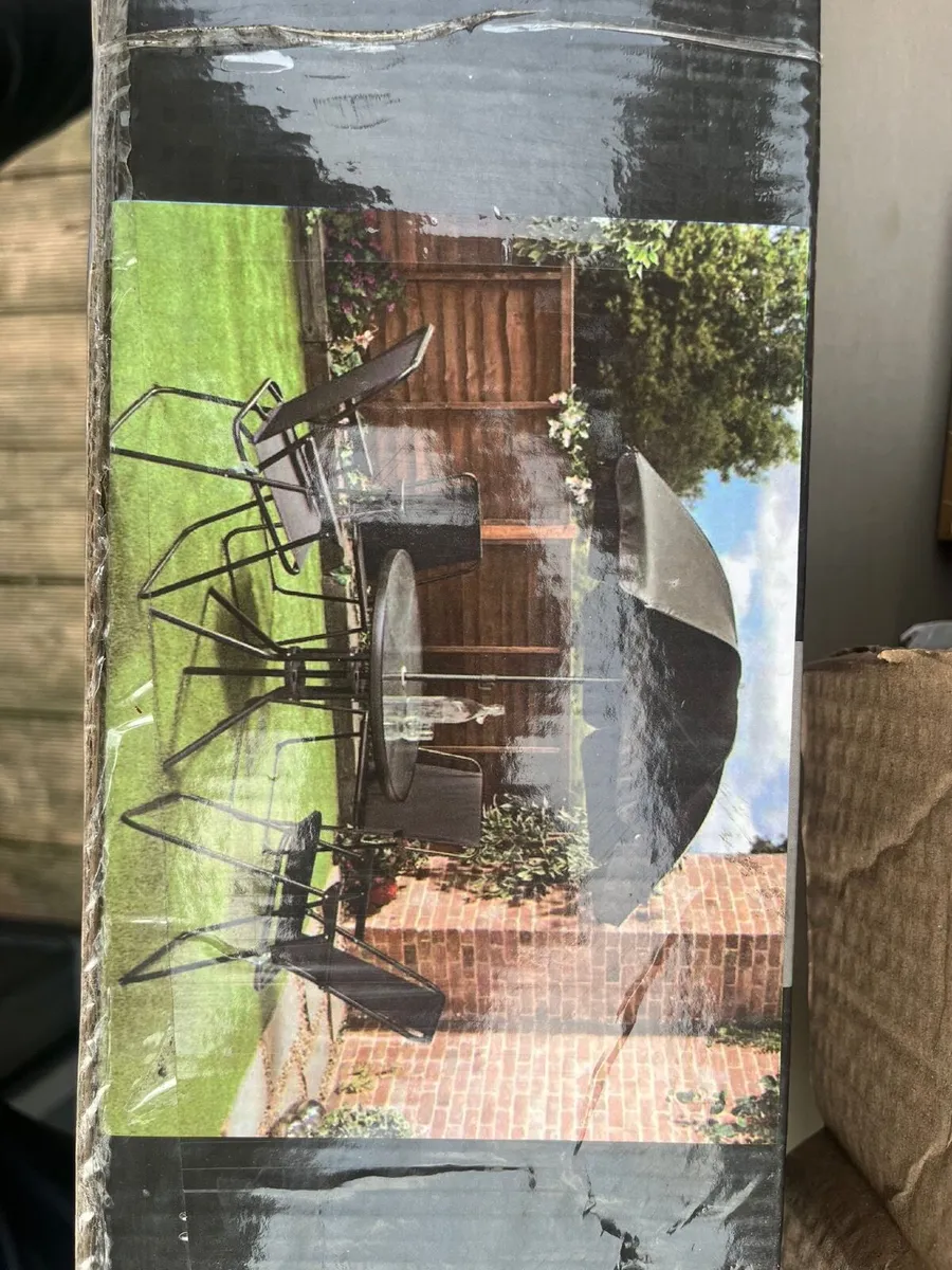 Garden table and chairs - Image 3