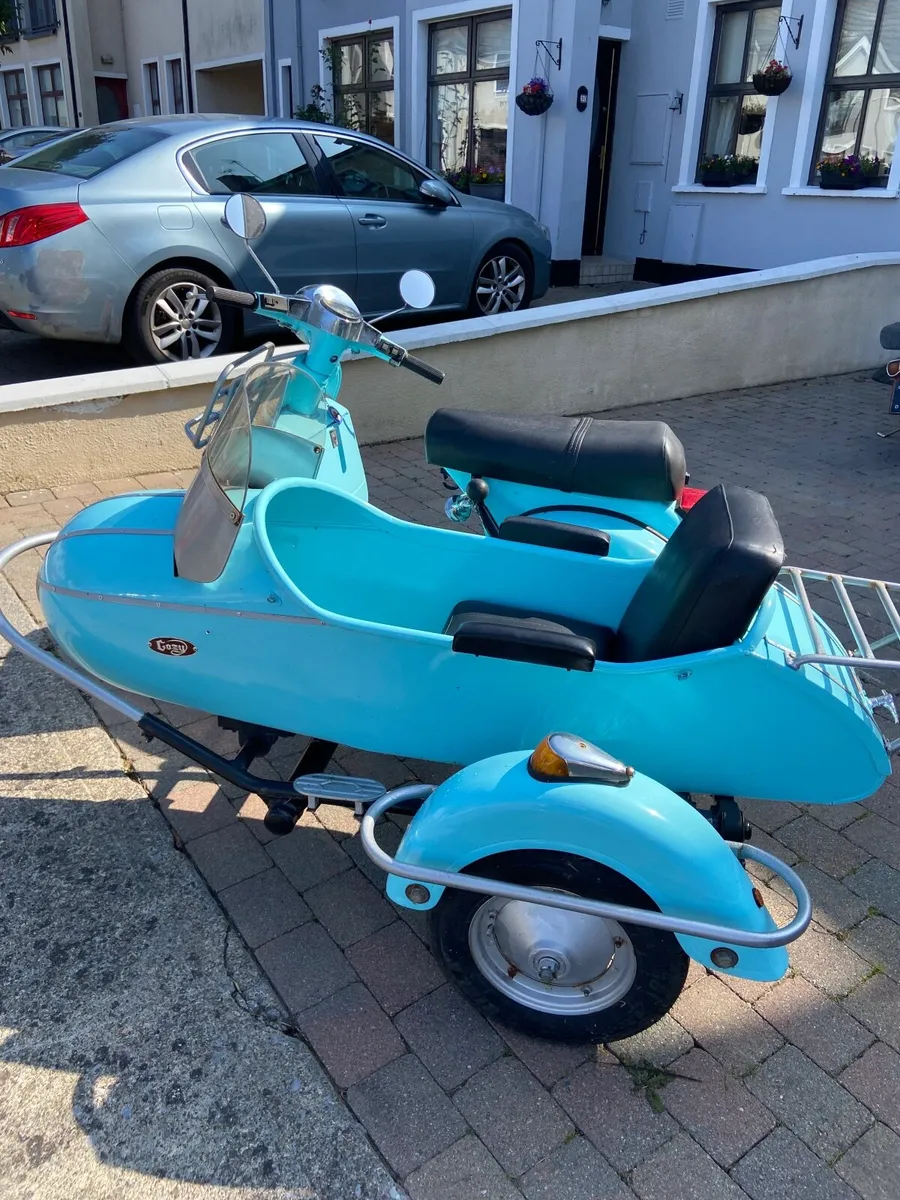 Vintage scooter and sidecar outfit - Image 2