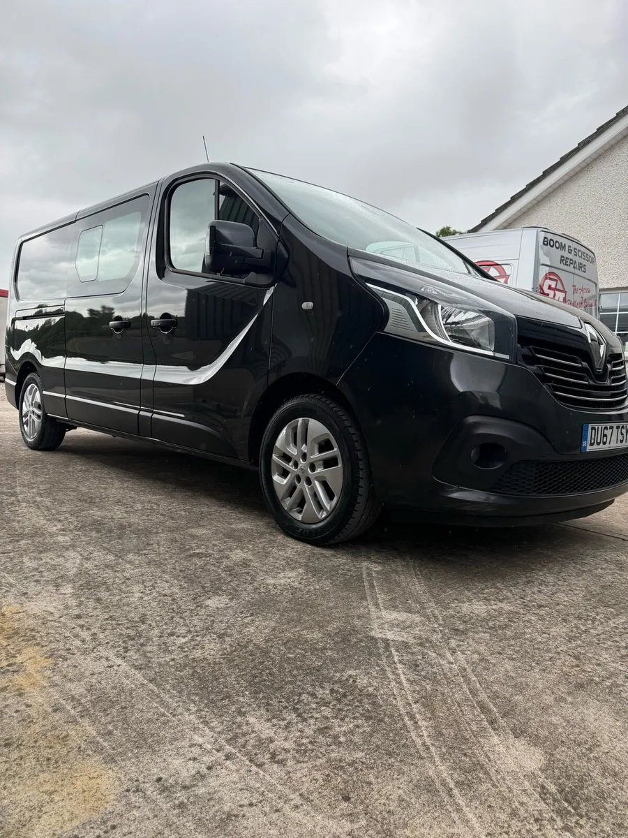 2017 Renault trafic crewcab - Image 2