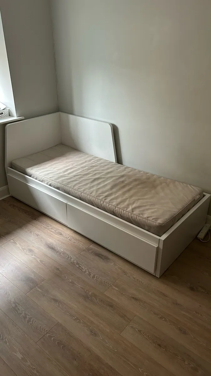 Flekke Bed Ikea - Image 3