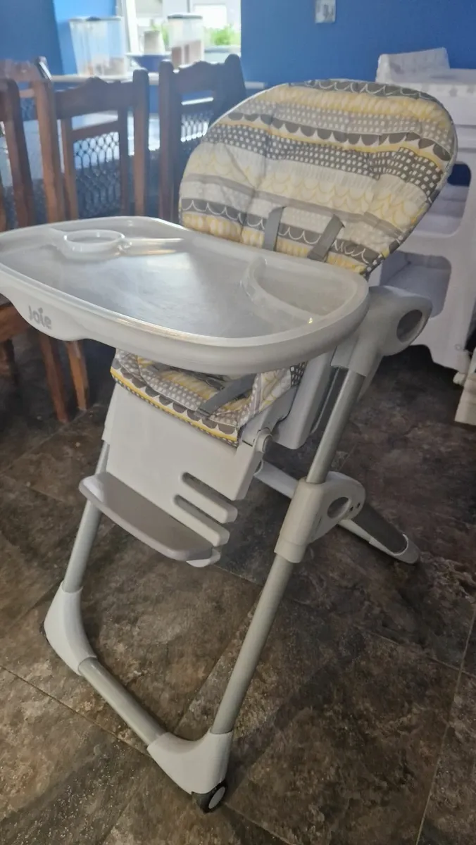 High chair - Image 1