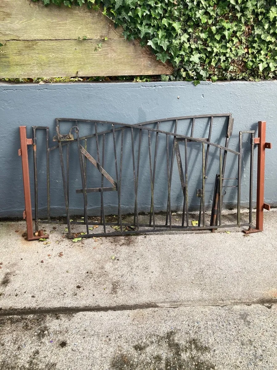 Gates - Image 1