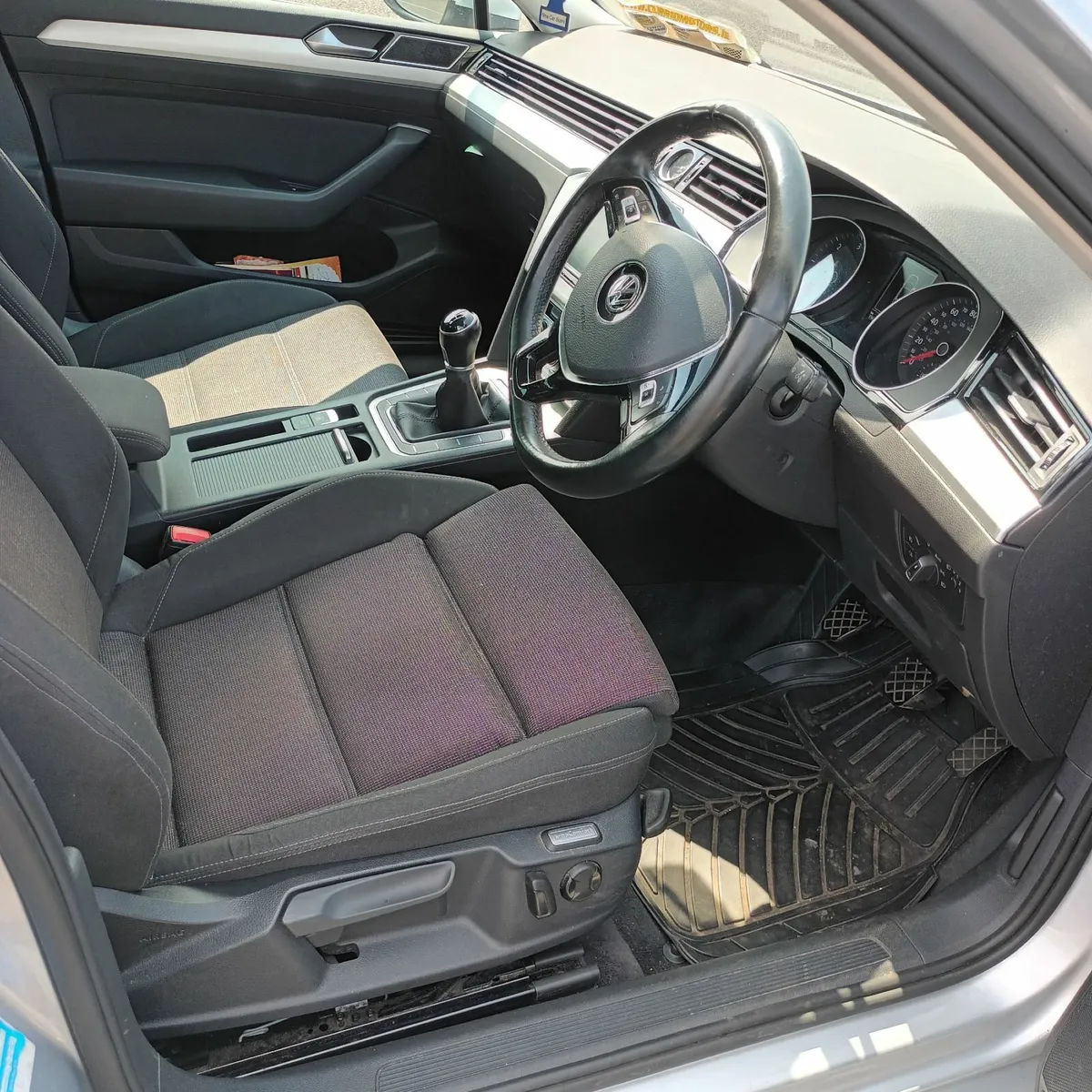 Volkswagen Passat 2015 - Image 2