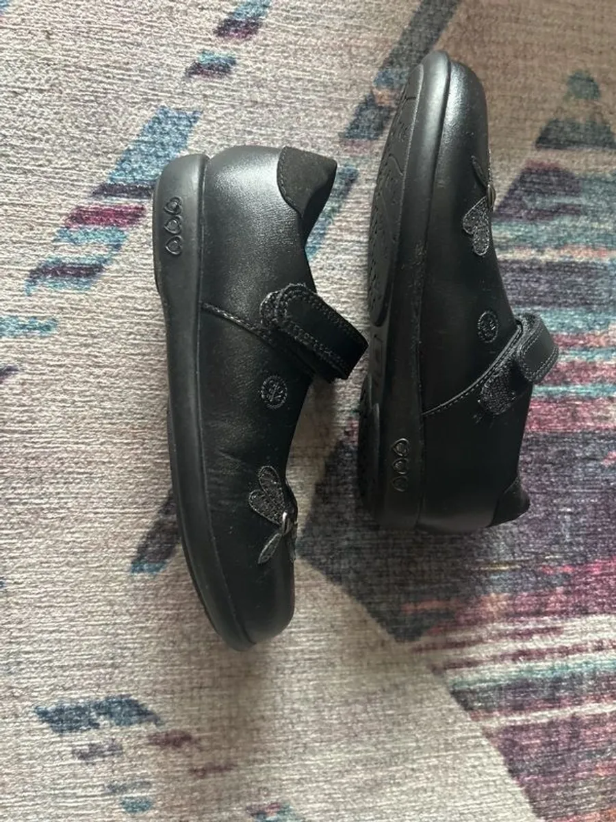 Girls school shoes - Image 2