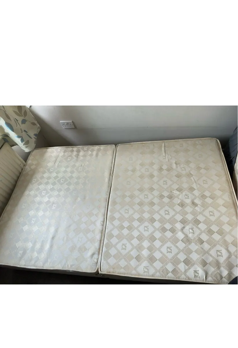 Double bed - Image 1