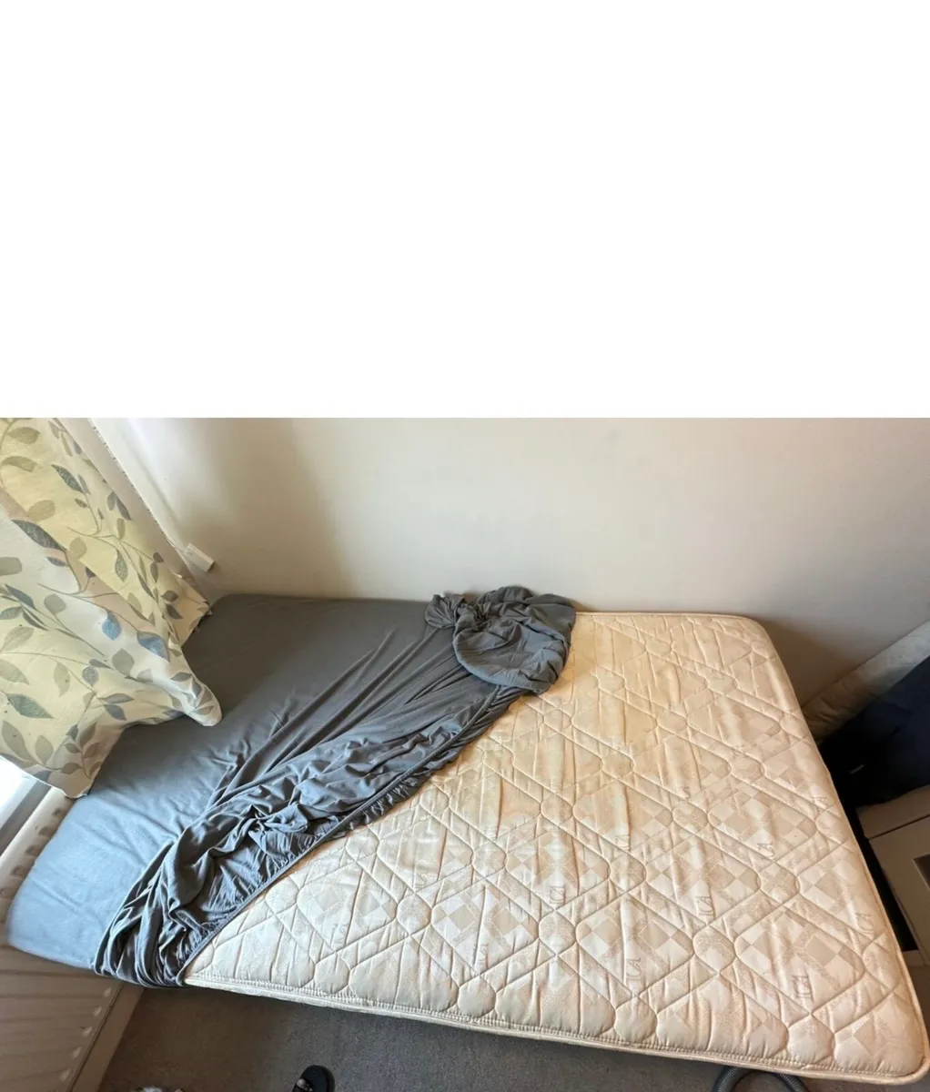 Double bed - Image 2