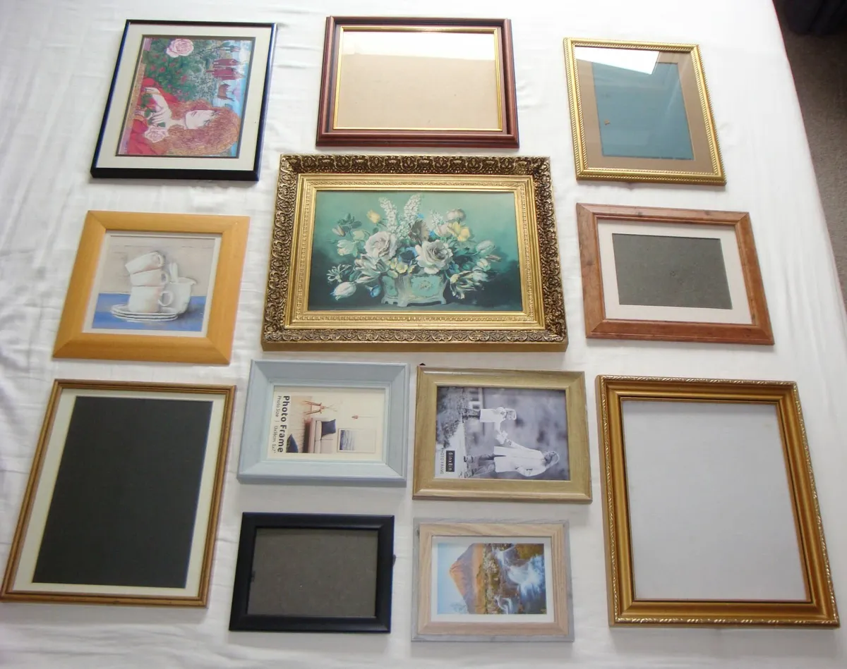 Bundle of picture frames and art B- 12 pieces - Image 1