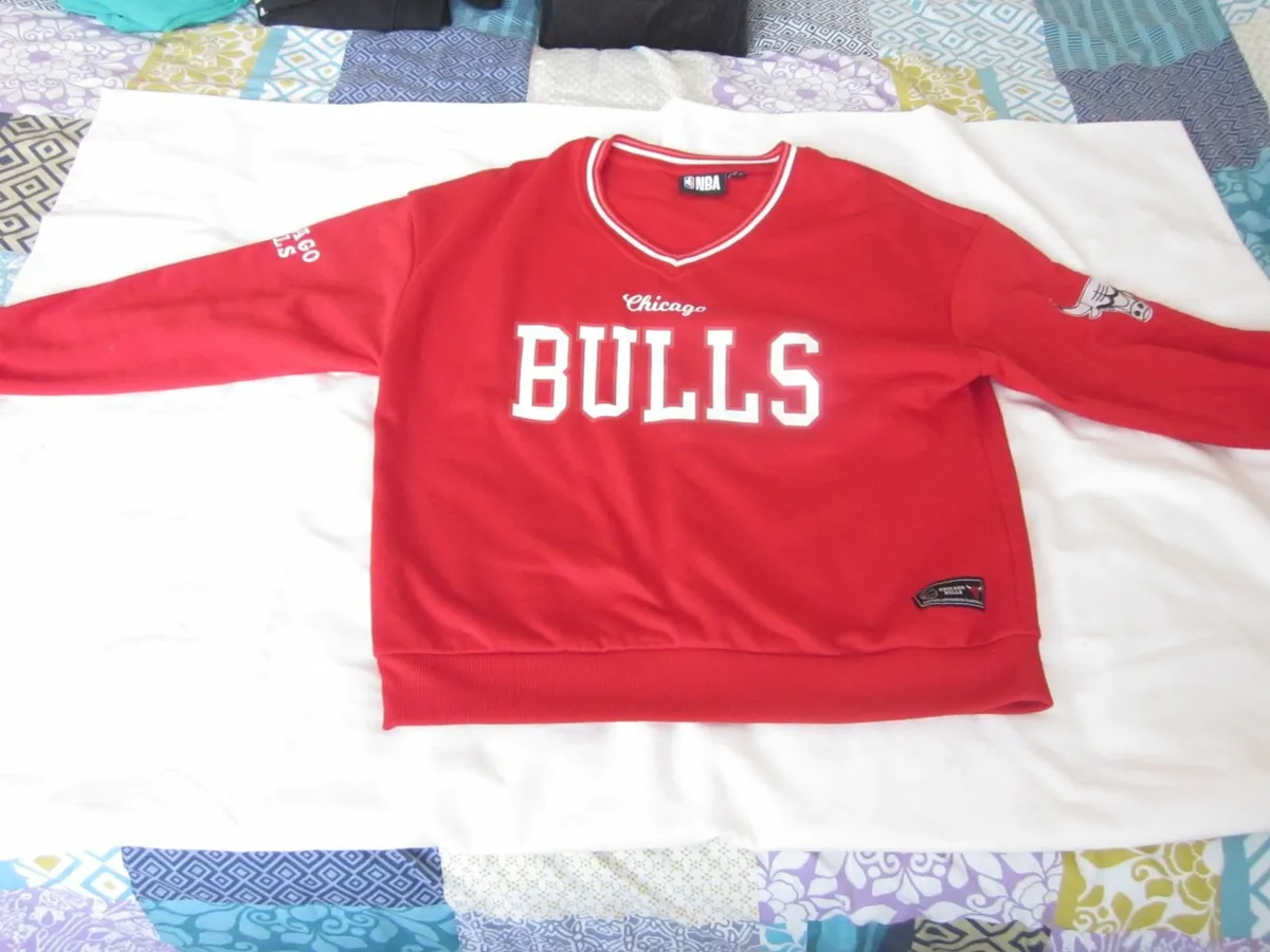 Primark NBA Red Chicago Bulls Pullover Jumper size - Image 1