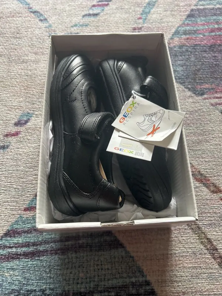 Girls black school shoes - Image 1