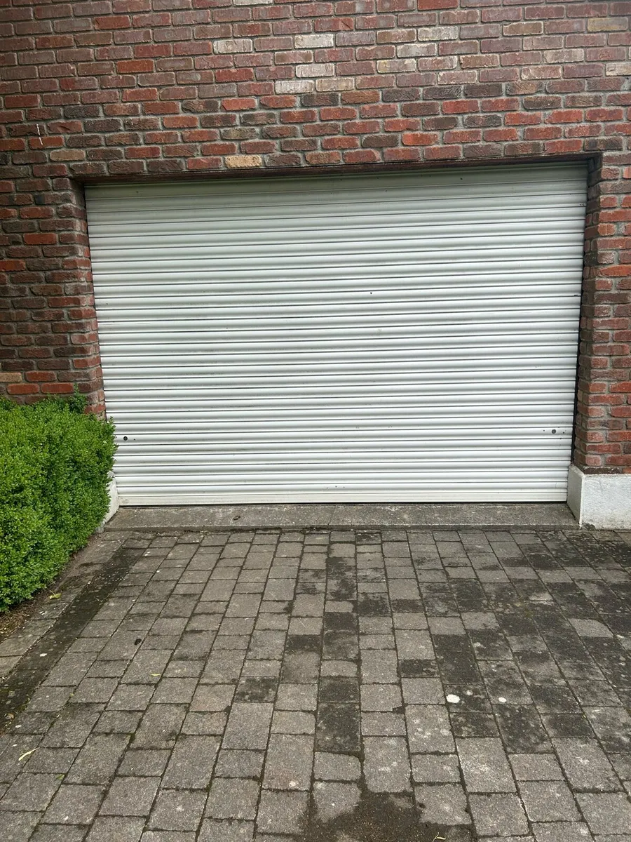 Garage roller door - Image 1