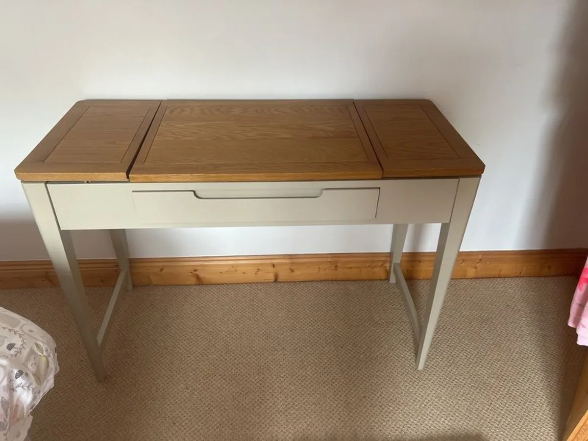 Vanity Table - Image 1