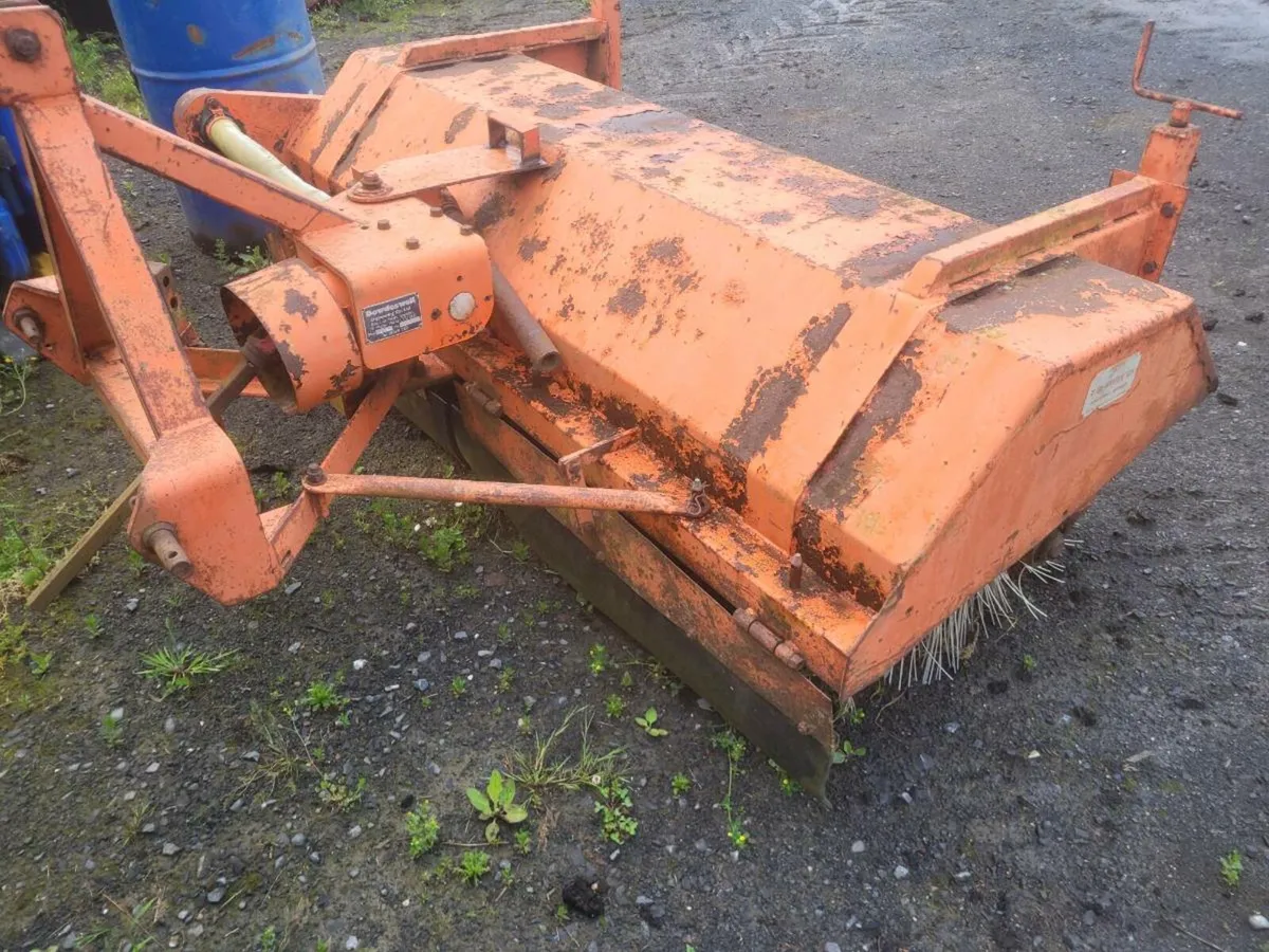 Road sweeper - Image 1