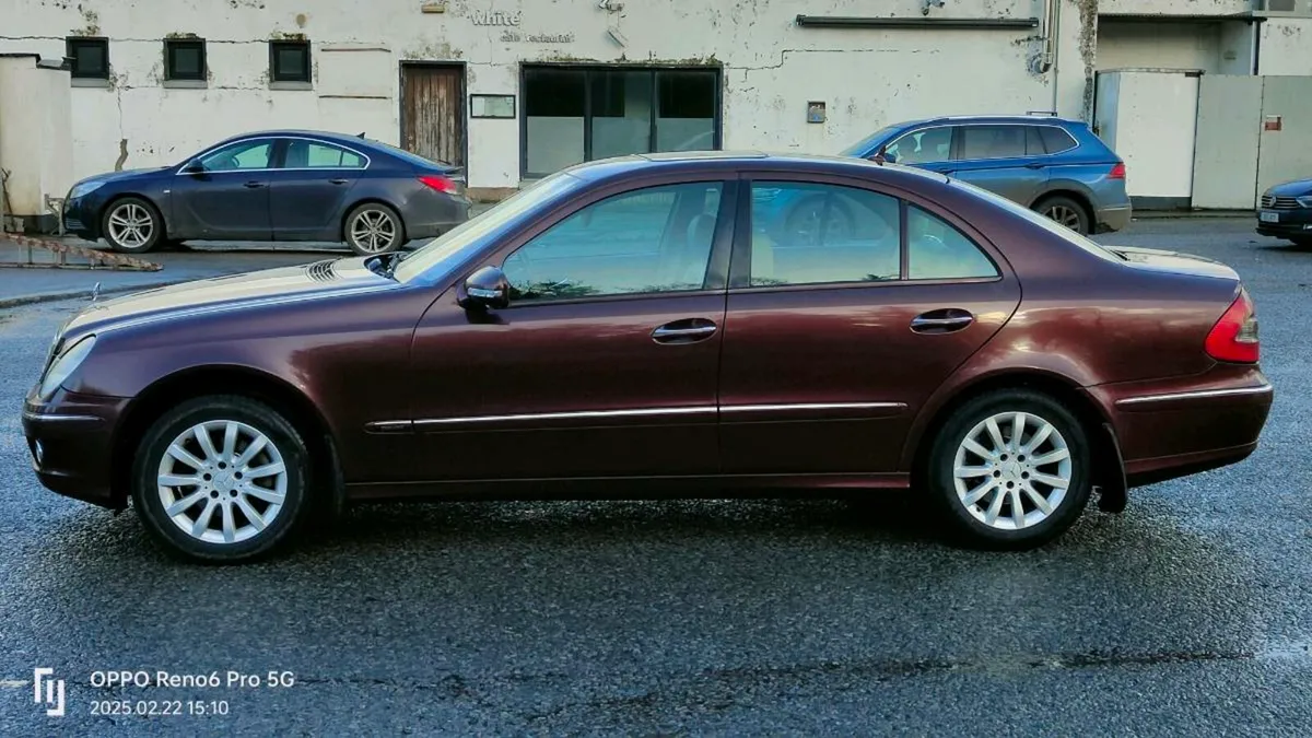 Mercedes E220 CDI — 2007 — well maintained, low mi - Image 4