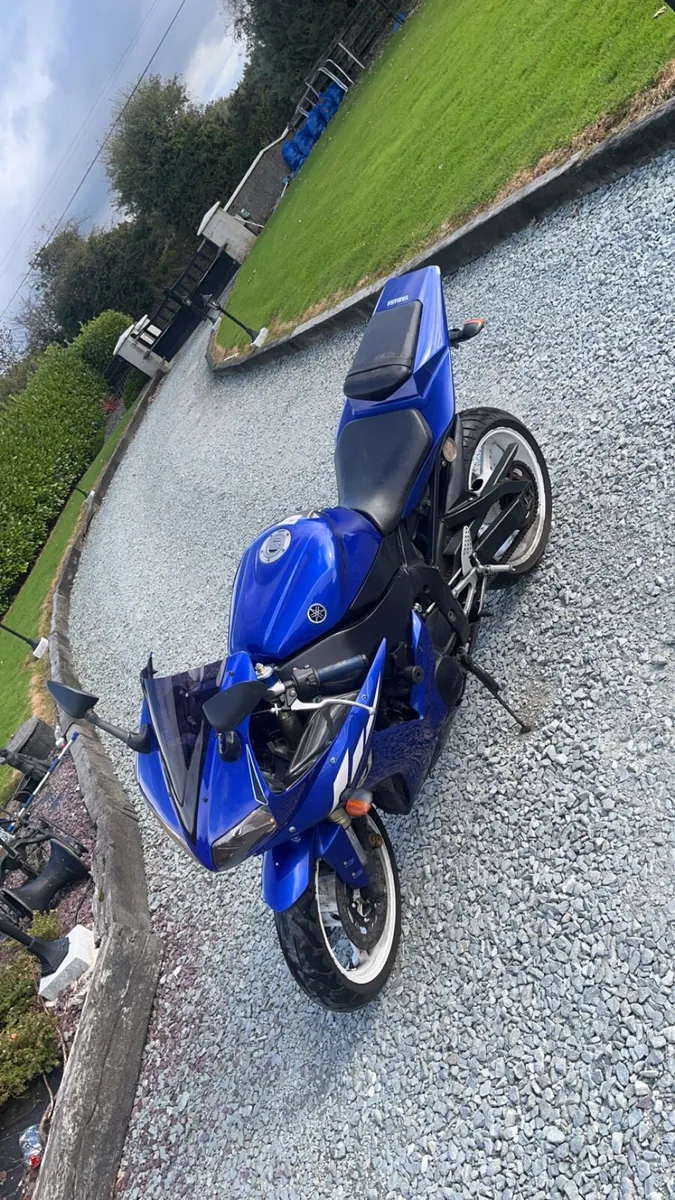 2002 R1 - Image 1