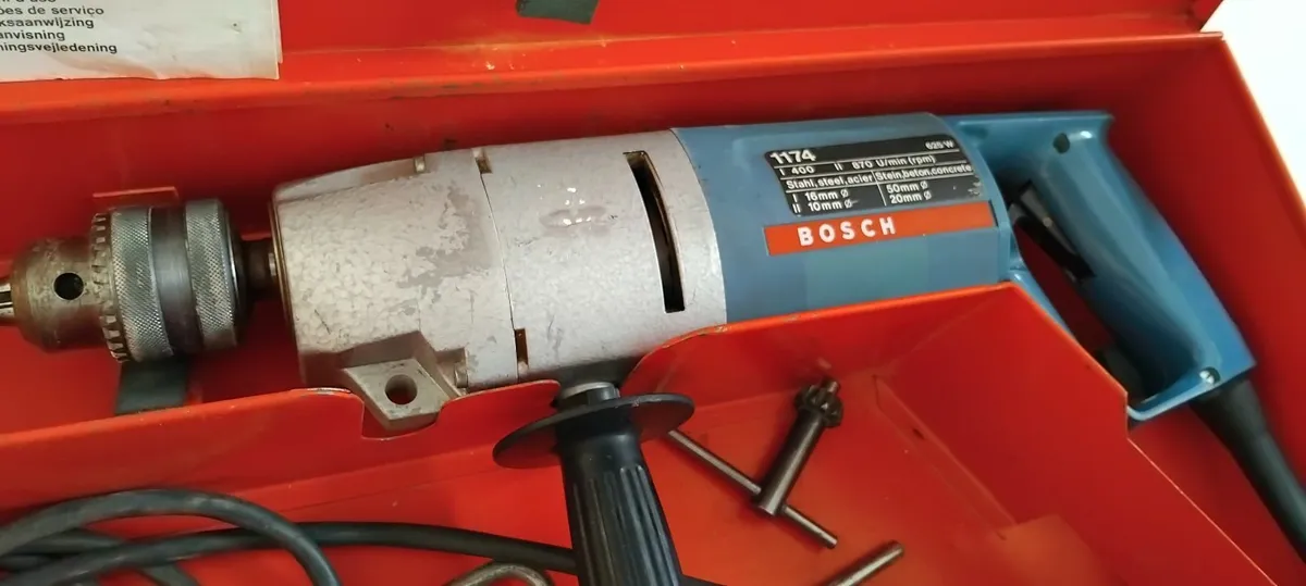 Bosch 1174 Percussion Drill 240v - Image 2