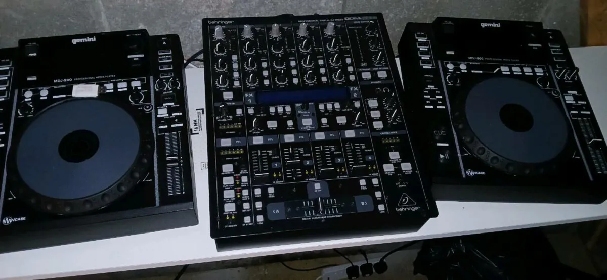 Dj equipment