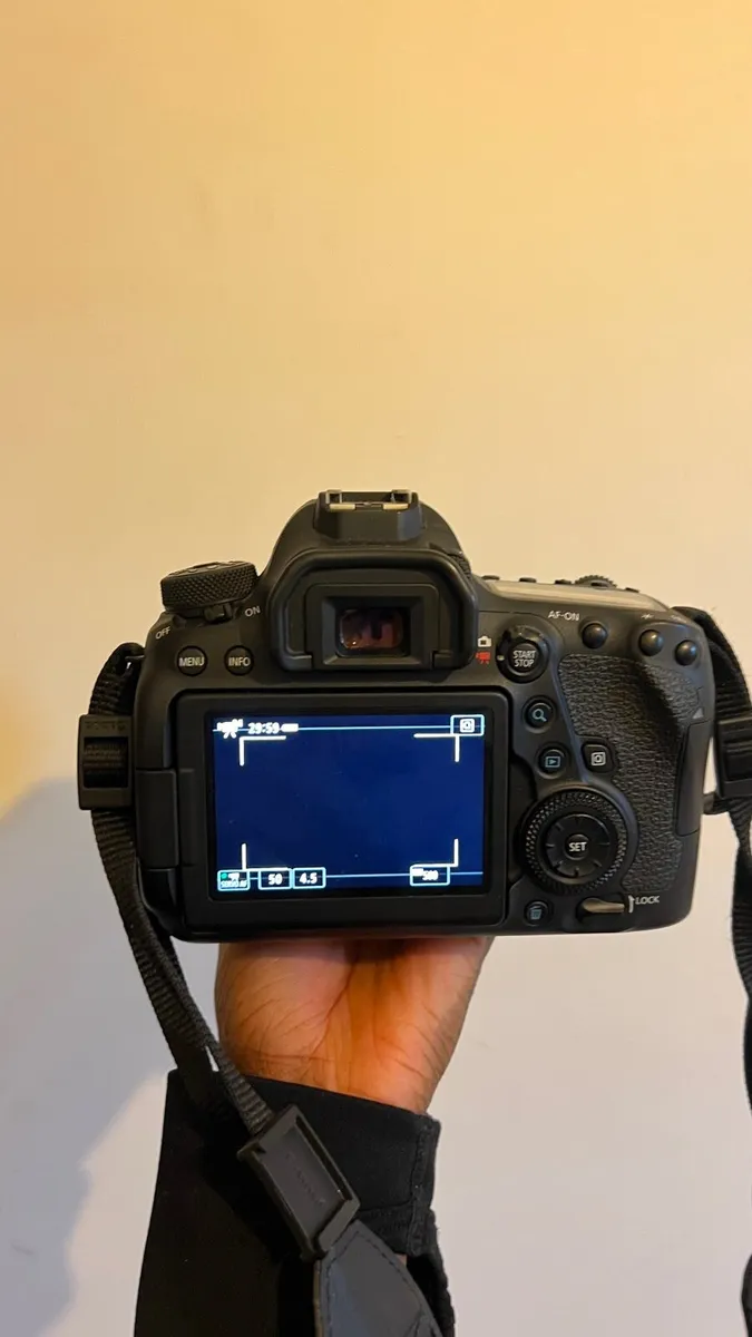 Camera 6D mark II + Sigma 24-70mm f/2.8 Ex DG HSM - Image 2