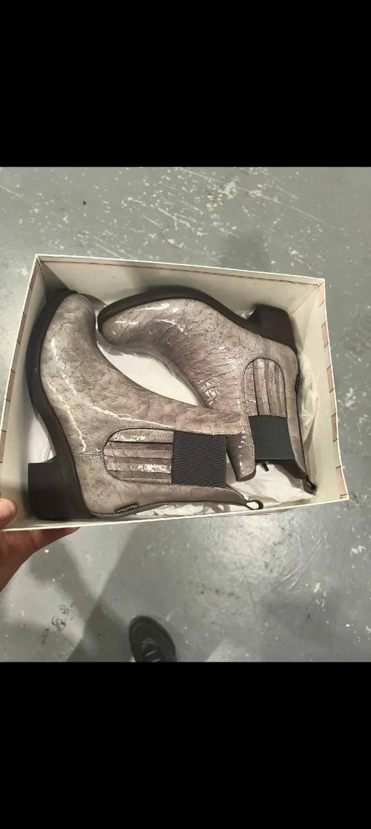 Brand New Genuine  Macro Moreo ankle boots Size 37 - Image 1