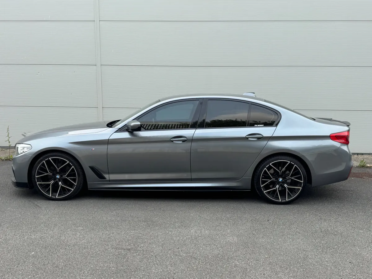 BMW 5-Series 2020  m sport - Image 3
