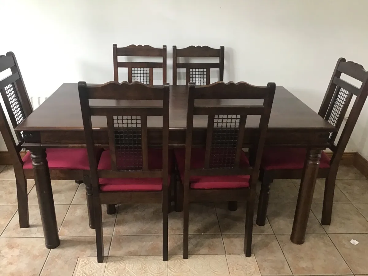 Dining table and chairs - Image 1