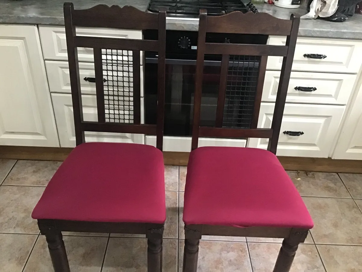 Dining table and chairs - Image 3