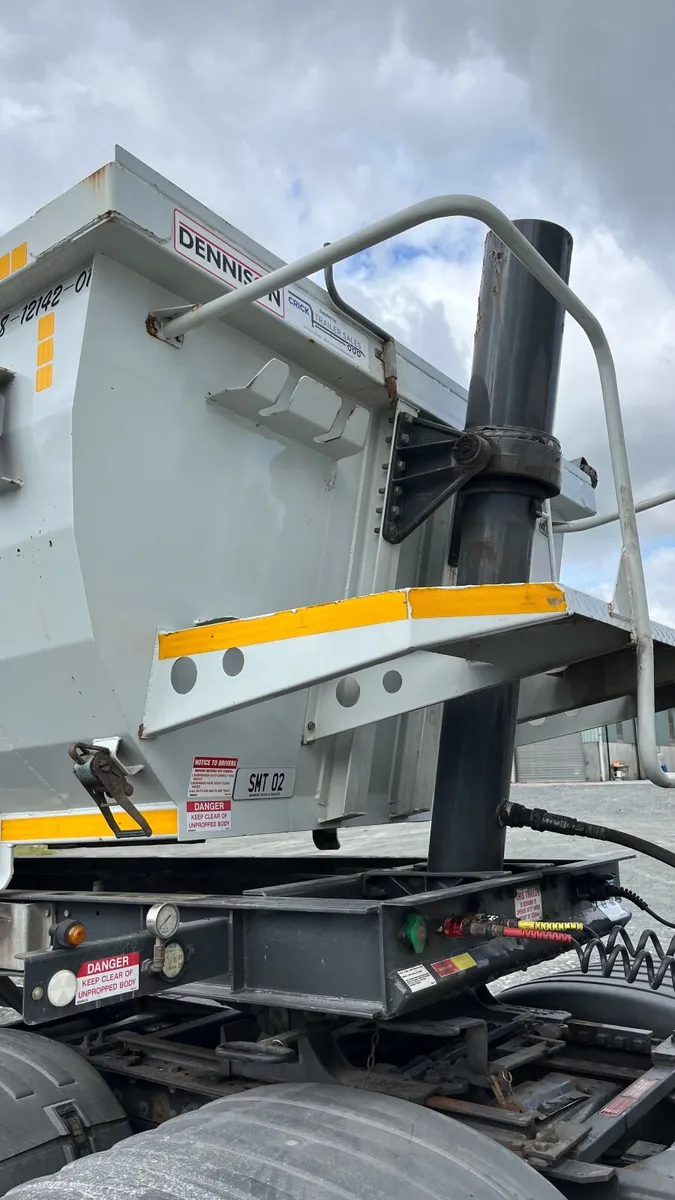 Tipping trailer - Image 2