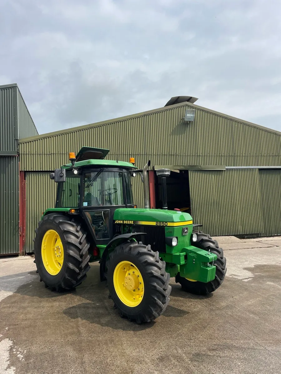 John Deere 2850 - Image 1