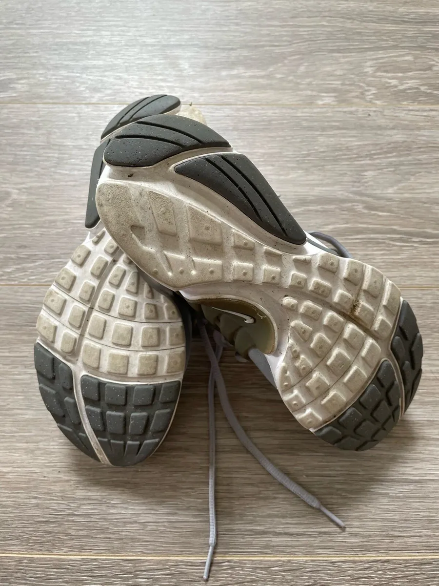 Nike Runners: Size 5.5 - Image 2