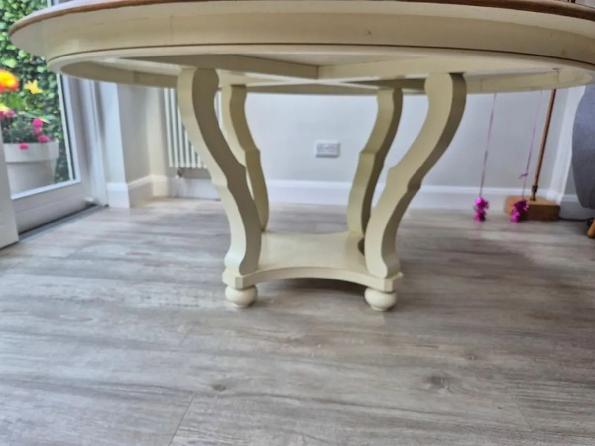 Round Kitchen table - Image 1