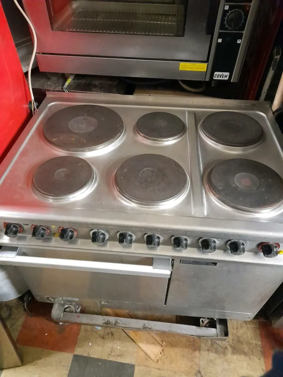 Cooker Electric 6 Hobs Commercial Oven - Image 1