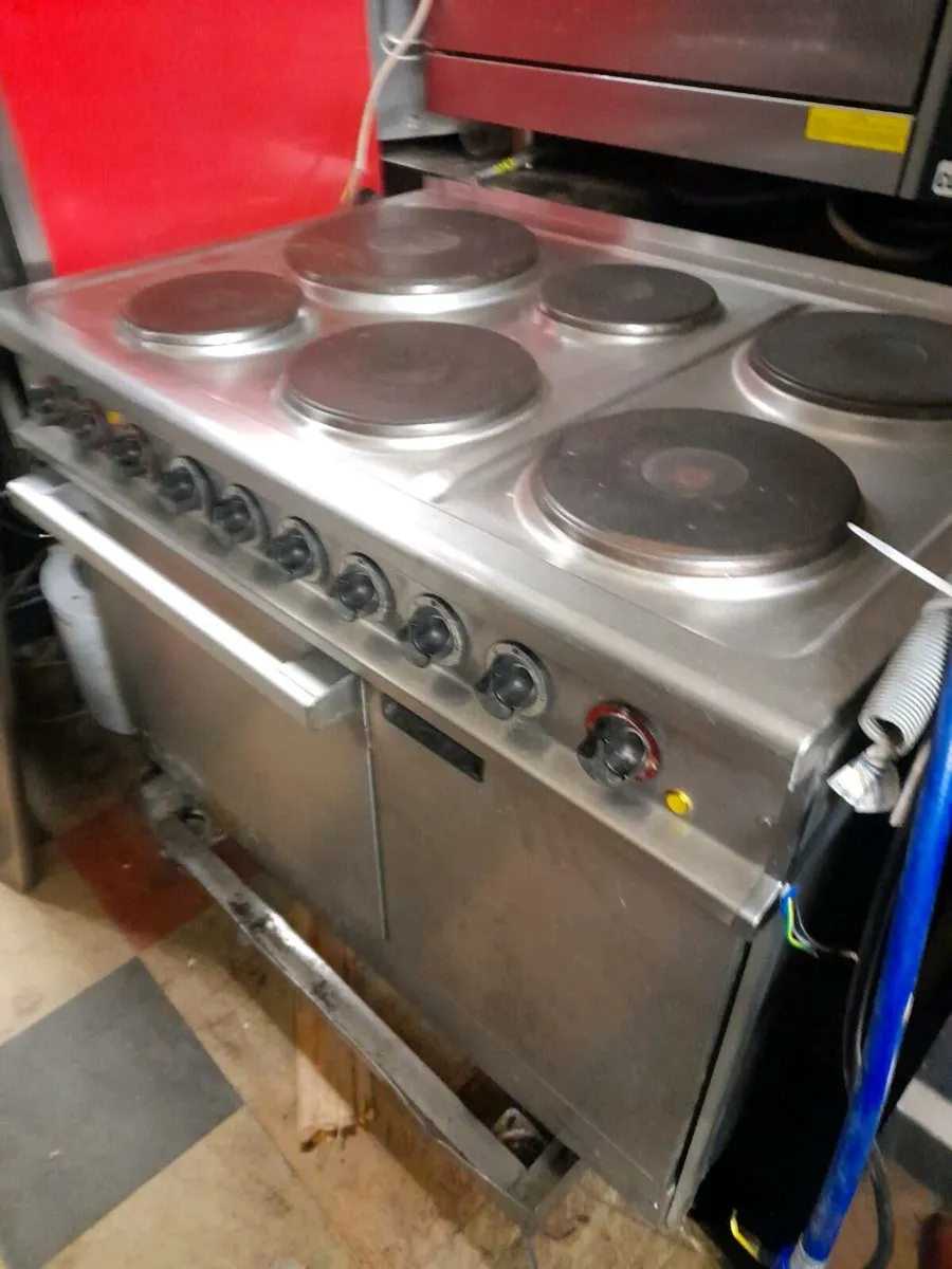Cooker Electric 6 Hobs Commercial Oven - Image 3