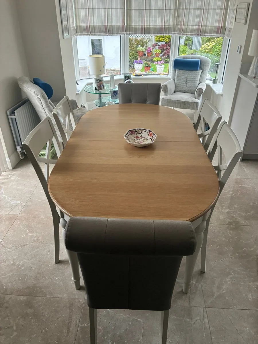 Kitchen table and chairs - Image 3