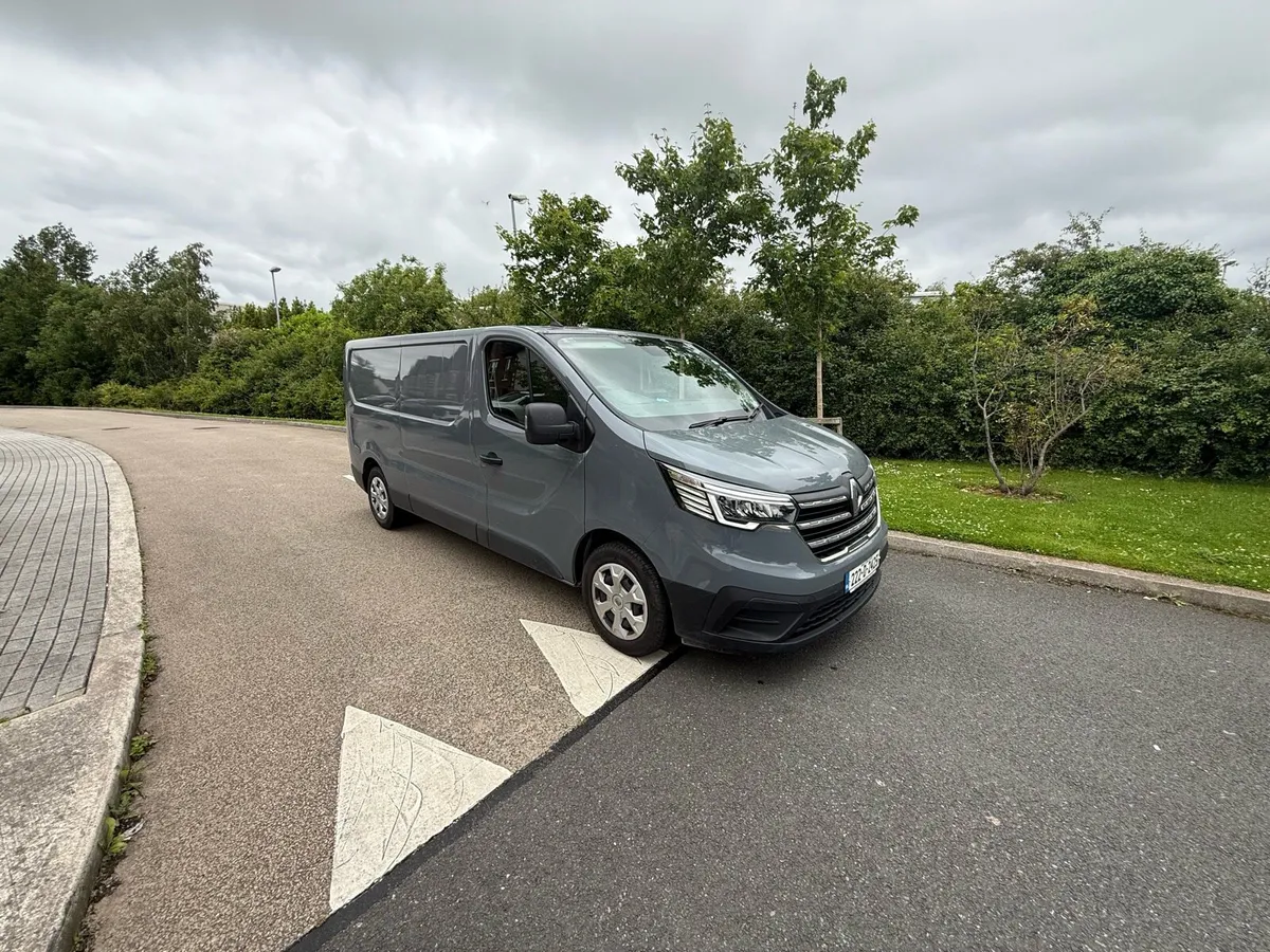 2022 Renault Traffic Business +/only 16 000 miles - Image 1
