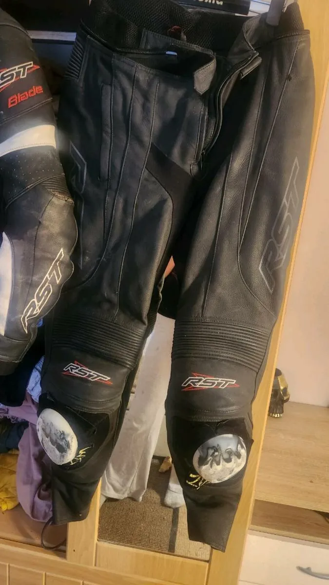 RST motorbike leather jacket and pants - Image 2
