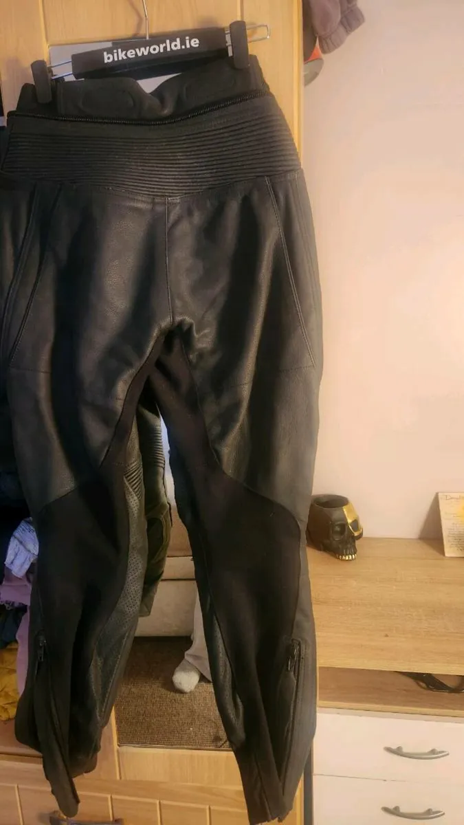 RST motorbike leather jacket and pants - Image 4