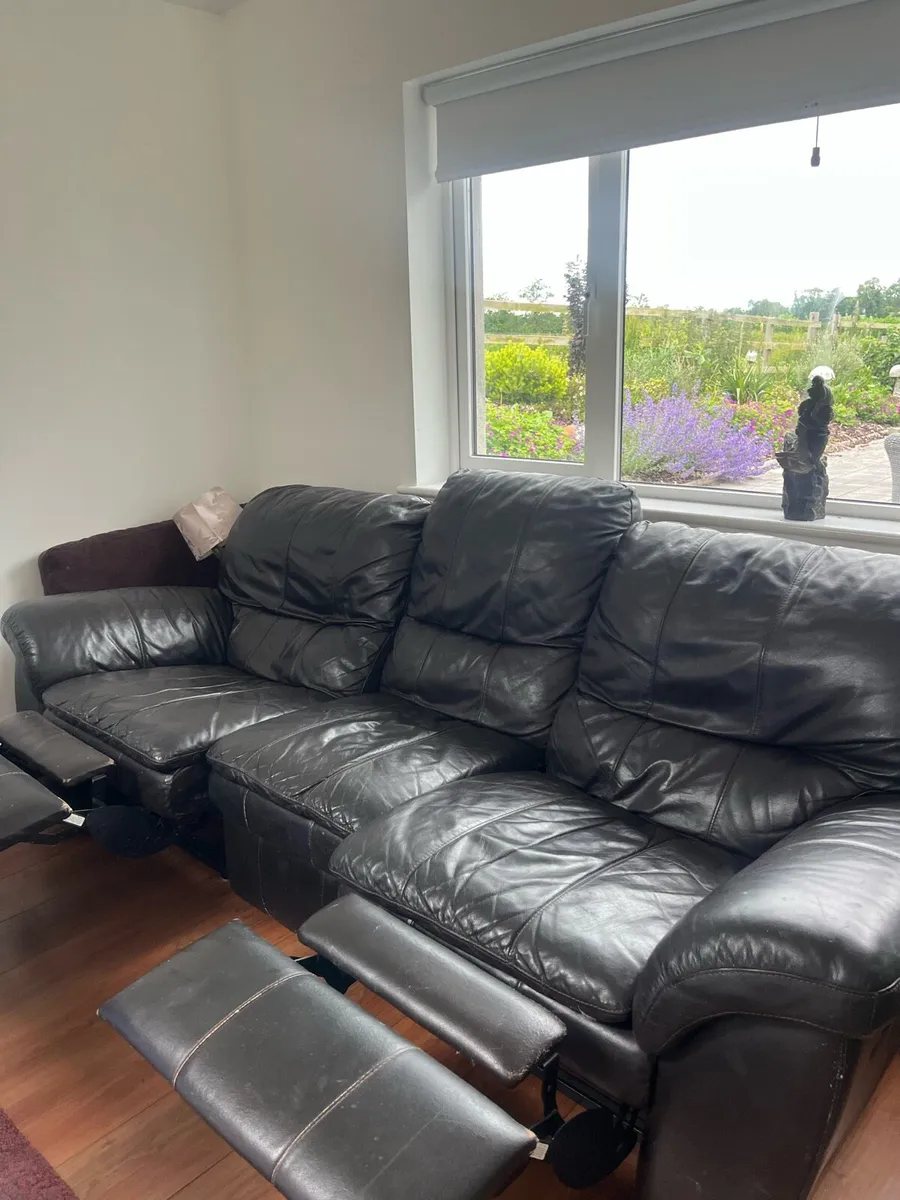couch - Image 2