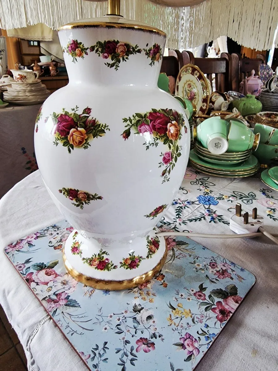 Huge Old country Rose's lamp - Image 2