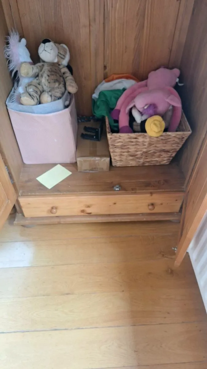 Wardrobe - Image 3