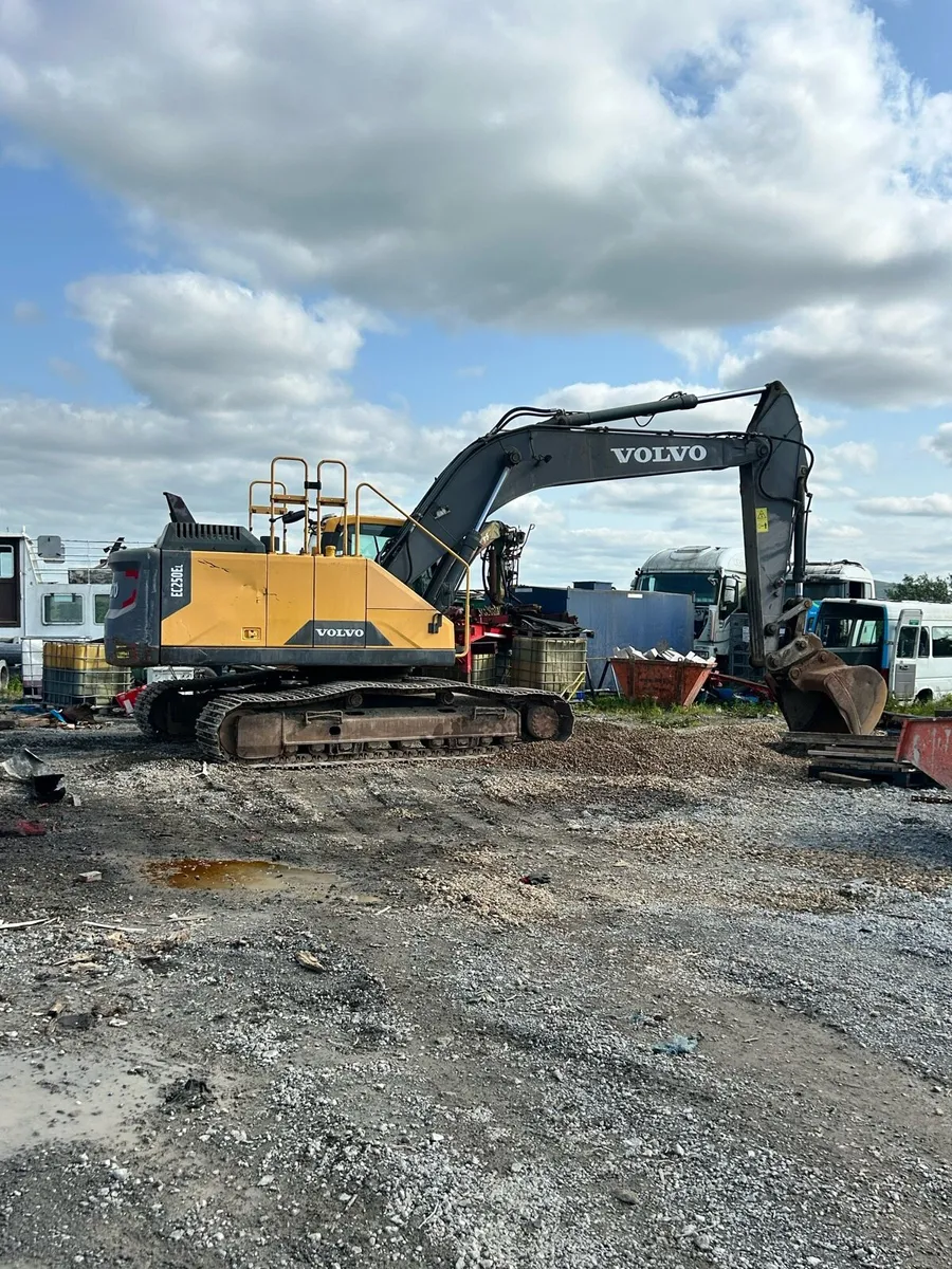 Volvo 250 - Image 1