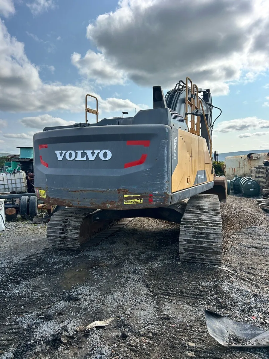 Volvo 250 - Image 2